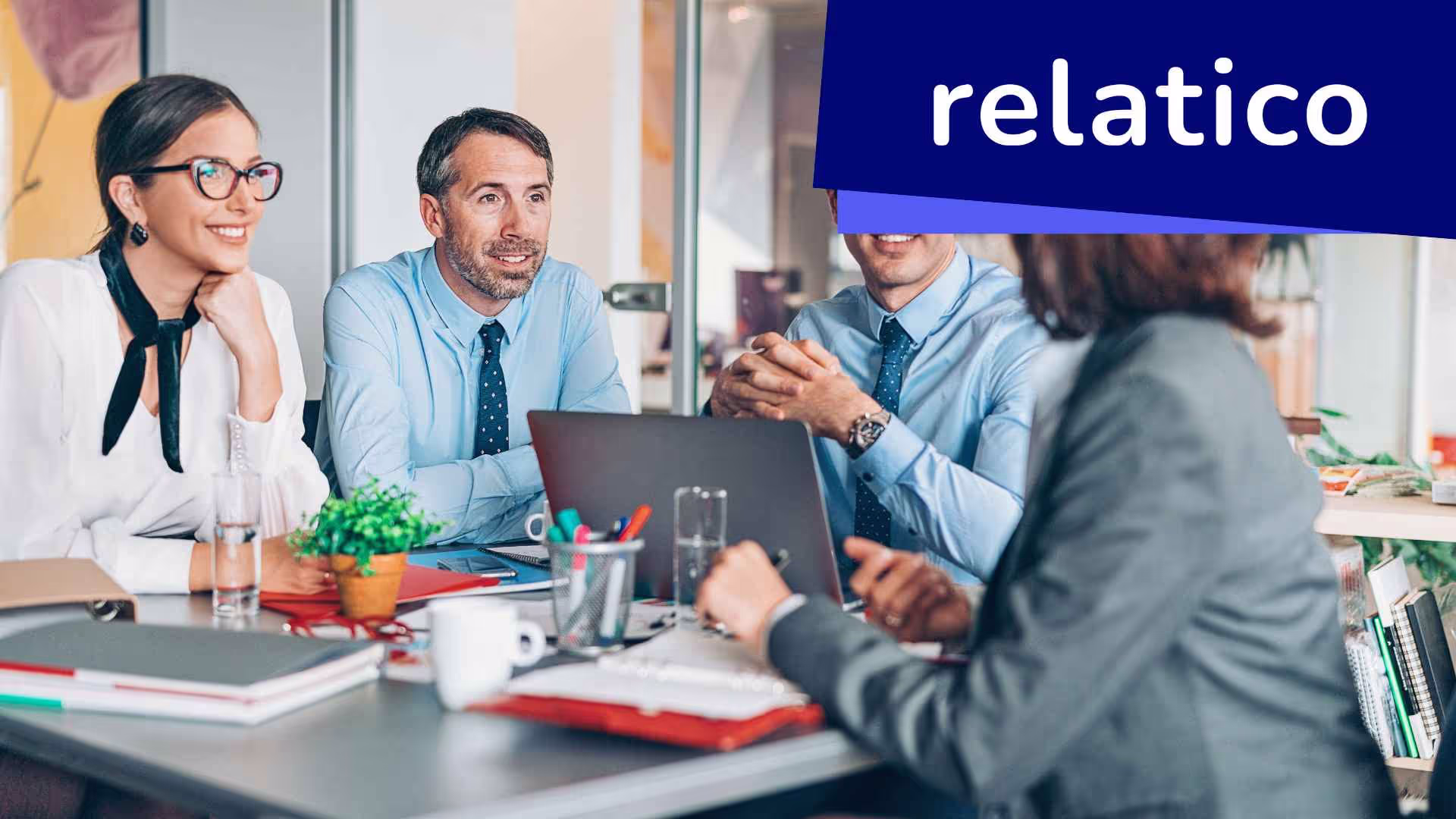 Descubra cómo el modelo de datos SCM de Relatico puede optimizar los procesos internos de su empresa, mejorar la gestión de datos y resolver conflictos entre departamentos. En este blog se describe la necesidad de contar con una gestión de datos eficiente, la digitalización y la automatización para facilitar la colaboración entre departamentos y fomentar la sostenibilidad de los procesos empresariales.