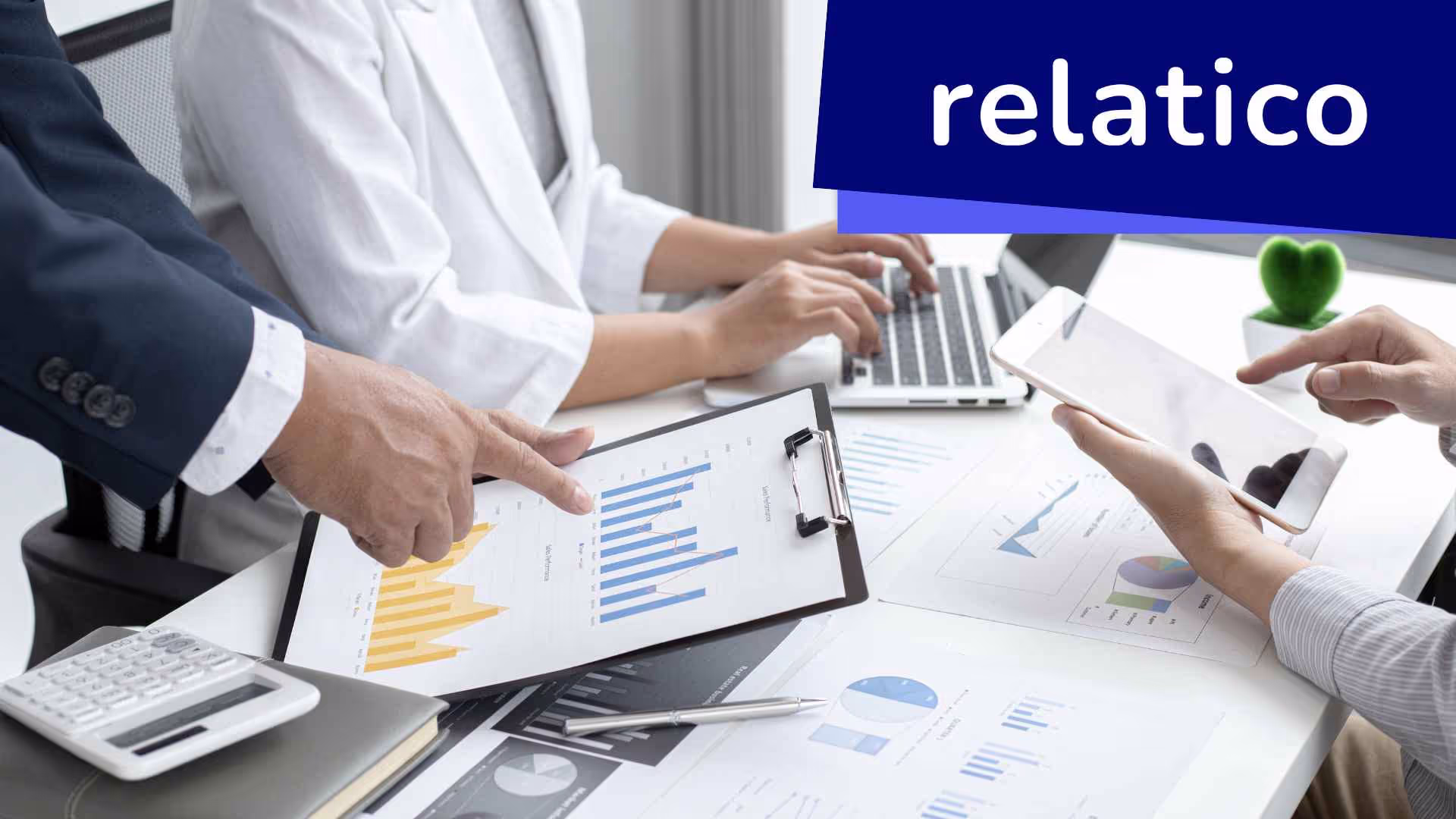 Descubra la importancia de los criterios ESG en las cadenas de suministro y cómo puede poner en práctica estrategias eficaces en materia de sostenibilidad y cumplimiento normativo. Descubra herramientas como Relatico para automatizar los procesos de trabajo, gestionar las relaciones con los proveedores y garantizar el cumplimiento normativo.